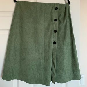 Green mid-skirt